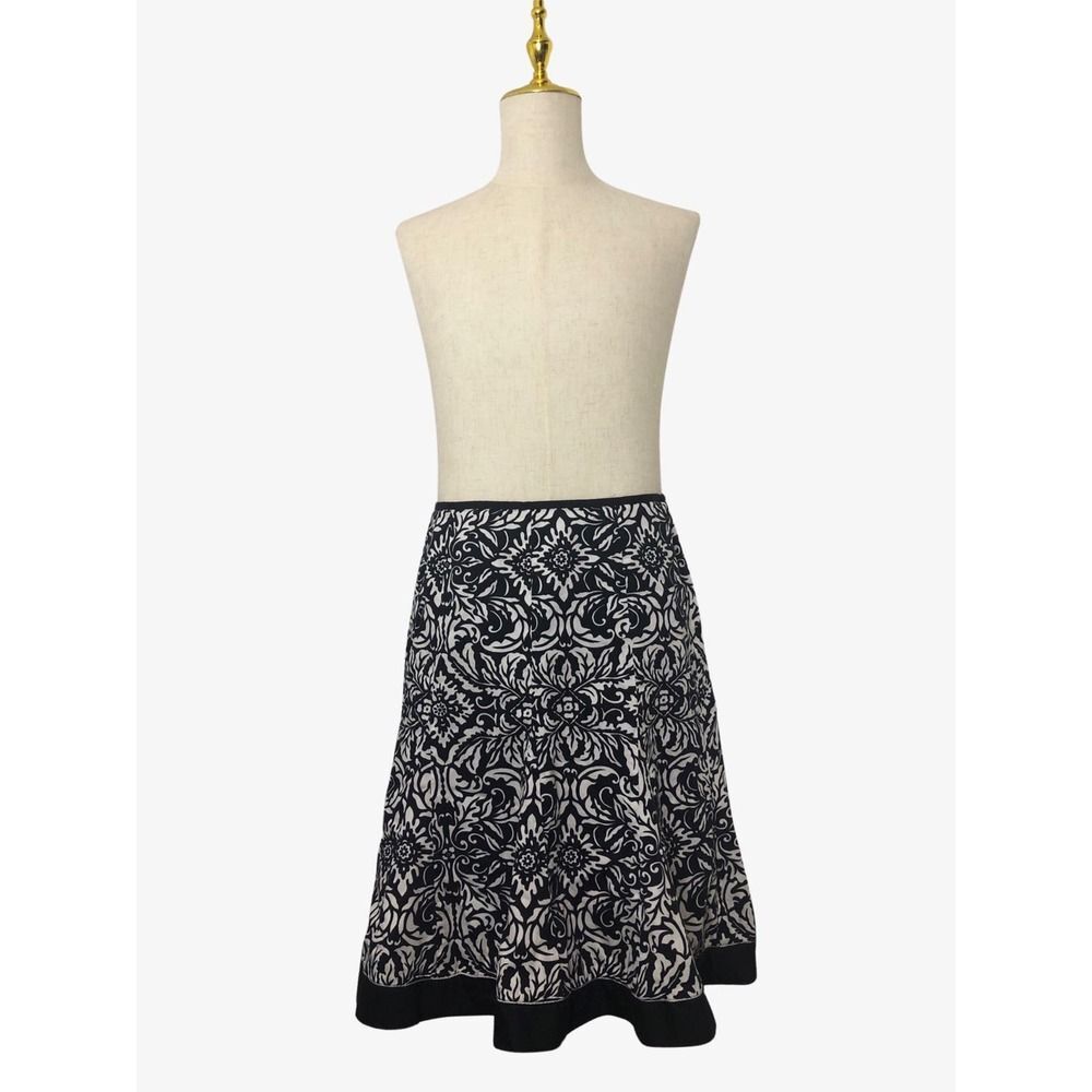 Ann Taylor Skirt Size 10 Floral Knee length Black White Flowers